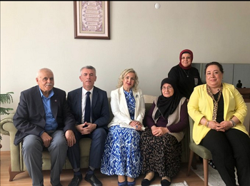 Kaymakamımız Ali Sırmalı ve Eşi Nuray Sırmalı, Ramazan Bayramı Dolayısıyla Kahraman Şehidimiz Zafer Arslan'ın Kıymetli Ailesini  Ziyaret Etti