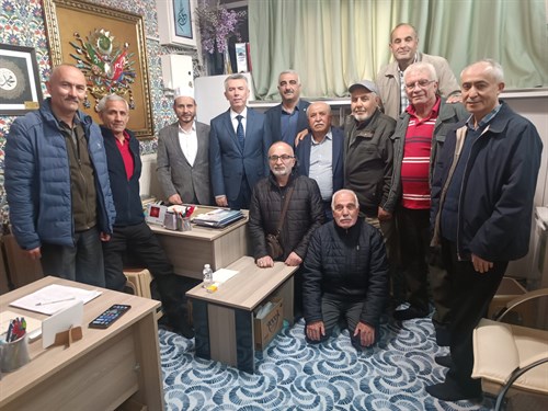 Kaymakamımız Sayın Ali Sırmalı, Cuma Namazı Sonrası Vatandaşlarımızla Bir Araya Gelerek Hasbihal Etti