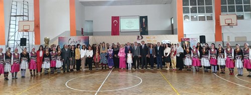 Kaymakamımız Sn Ali Sırmalı ve Eşi Sn Nuray Sırmalı Hanımefendi, Anneler Günü Dolayısıyla İlçemiz Cebeci MTAL' de Düzenlenen Programa İştirak Etti